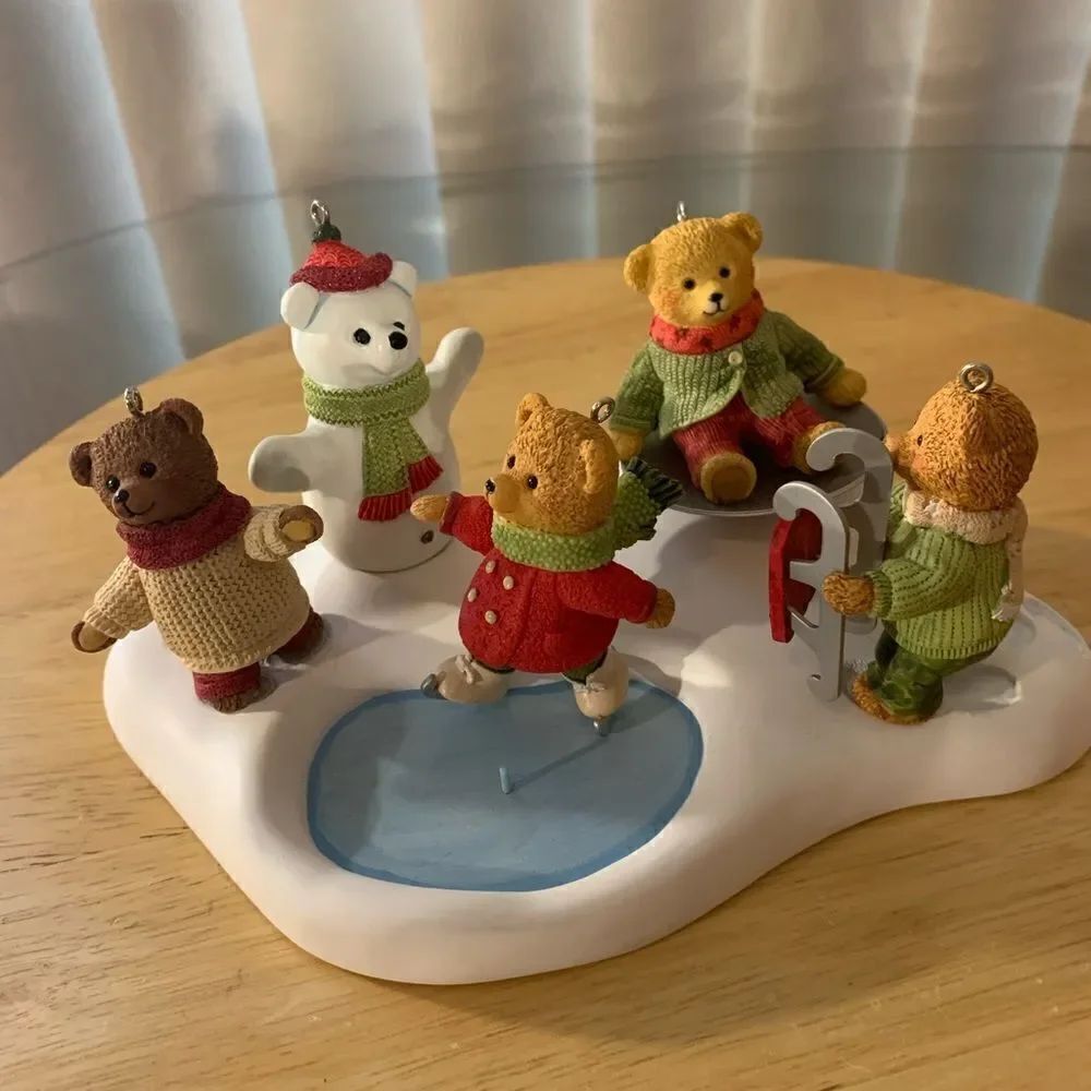 Holiday Hill Hallmark Keepsake Christmas Holiday Ornament Winter Display 5 Bears